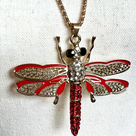Betsy Johnson NWT Dragonfly Pendant Medallion Necklace Red & Gold - Picture 12 of 12